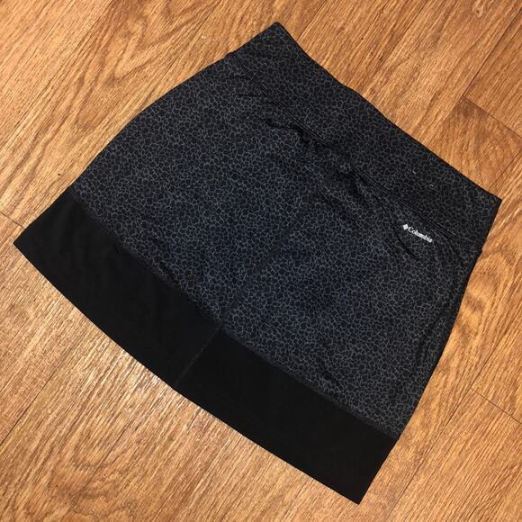 Columbia Black and Gray Animal Print Skirt with Built in Shorts Size Small - Picture 1 of 8